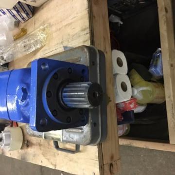 LARGE  HYDRAULIC PUMP MOTOR MD10020F0 1A